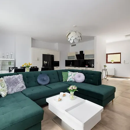 Spacious In With Parking And Seasonal Swimming Pool By Renters Prestige Appartement Wisełka