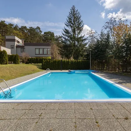 Appartement Spacious In With Parking And Seasonal Swimming Pool By Renters Prestige *