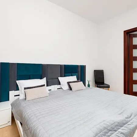 Appartement Spacious In With Parking And Seasonal Swimming Pool By Renters Prestige Wisełka