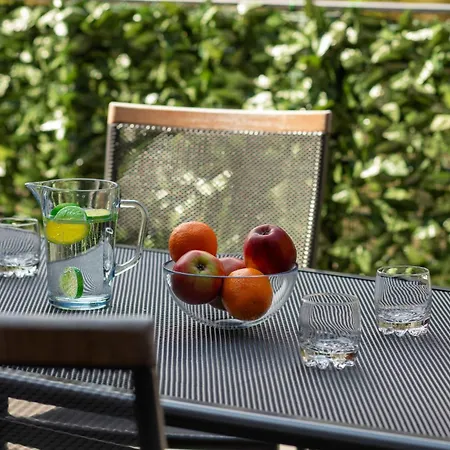 아파트 Spacious In With Parking And Seasonal Swimming Pool By Renters Prestige *