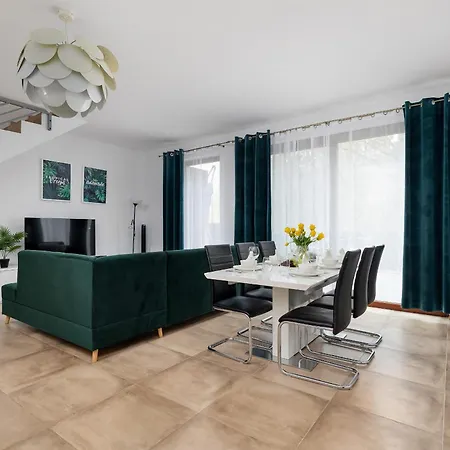 아파트 Spacious In With Parking And Seasonal Swimming Pool By Renters Prestige Wisełka