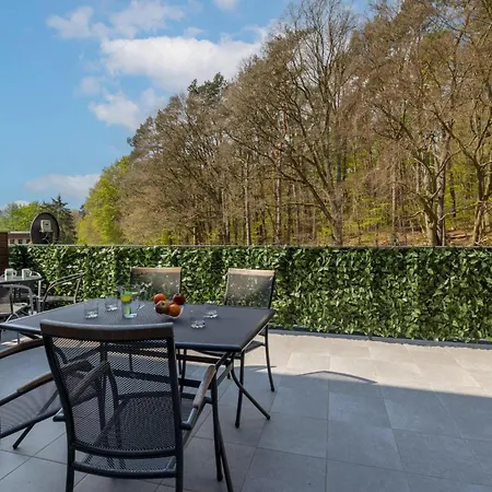 Spacious In With Parking And Seasonal Swimming Pool By Renters Prestige