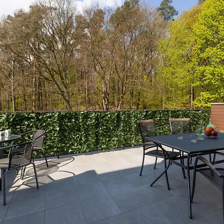 아파트 Spacious In With Parking And Seasonal Swimming Pool By Renters Prestige *