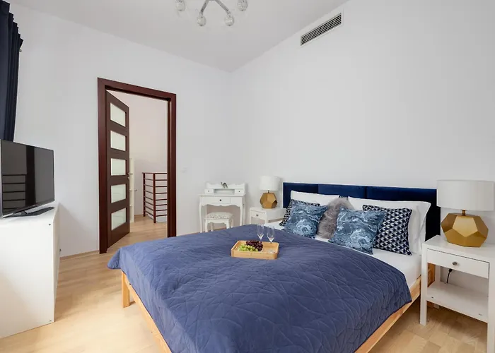 Appartement Spacious In With Parking And Seasonal Swimming Pool By Renters Prestige *