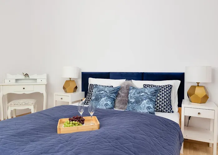 Spacious In With Parking And Seasonal Swimming Pool By Renters Prestige Apartment Wiselka