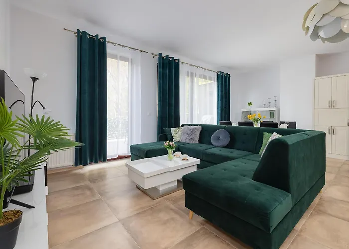 Appartement Spacious In With Parking And Seasonal Swimming Pool By Renters Prestige