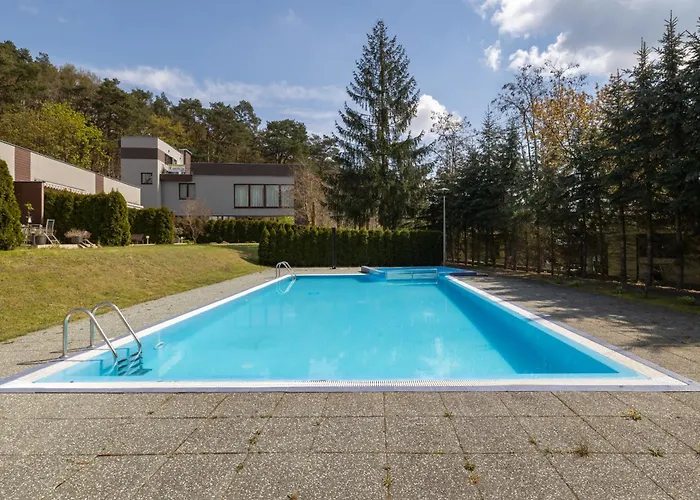 Appartement Spacious In With Parking And Seasonal Swimming Pool By Renters Prestige *