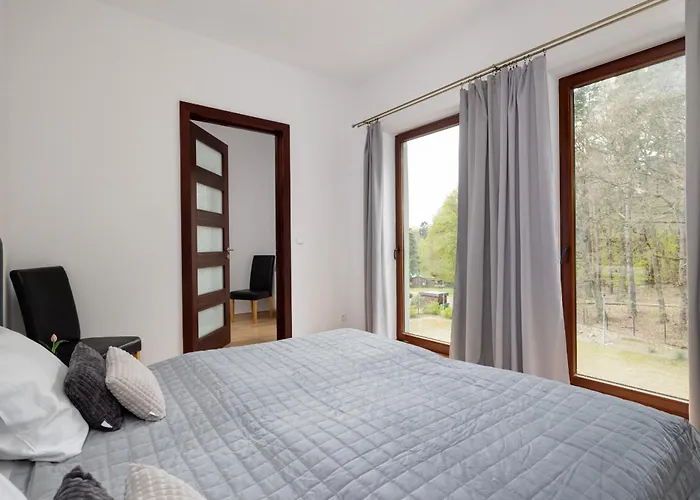 Appartement Spacious In With Parking And Seasonal Swimming Pool By Renters Prestige *