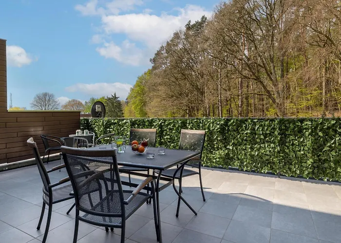 Spacious In With Parking And Seasonal Swimming Pool By Renters Prestige