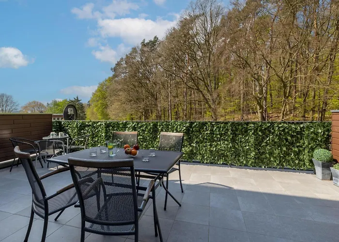 Spacious In With Parking And Seasonal Swimming Pool By Renters Prestige